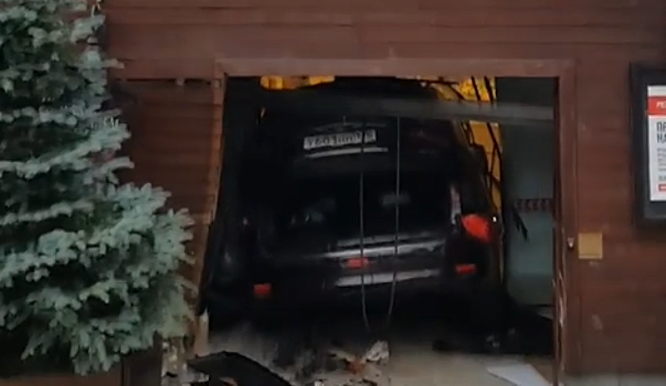 «Стали кричать, что женщина под машиной»: очевидцы рассказали о суматохе после аварии в Репино