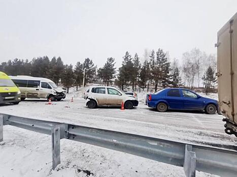 Водитель-нелегал устроил массовую аварию под Иркутском: есть пострадавшие