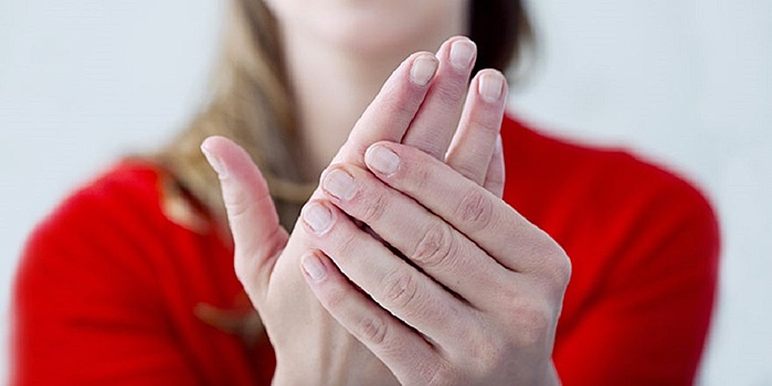 Холодные руки: 8 советов, как согреться легко
