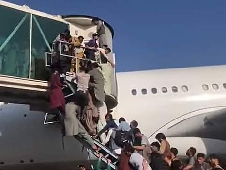 США приостановили эвакуацию из аэропорта Кабула