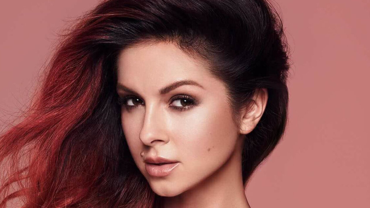 Нюша певица родинка. Нюша певица. Нюша шурочкина. Нюша певица фото. Нюша владимировна шурочкина.