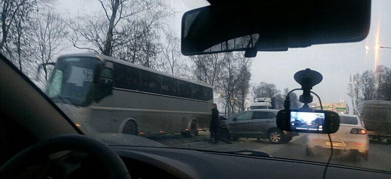 ДТП в Горелово перекрыло дорогу в Петербург и Красное Село