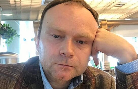 Свердловский облсуд оставил под арестом политолога Фёдора Крашенинникова