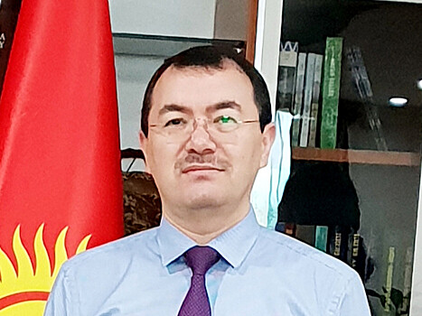 Посол Киргизии в Южной Корее попросил политического убежища в "одной из стран мира"