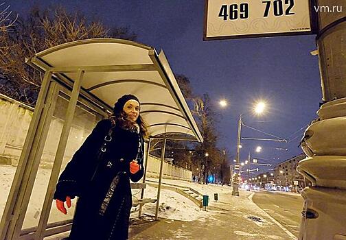 «Вечерка» помогла установить павильон на остановке