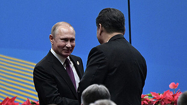 Си Цзиньпин подарил Путину столовое серебро