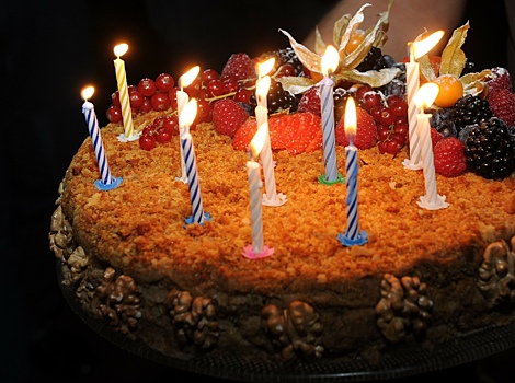 Россиянина арестовали за фото праздничного торта. Что на нём было