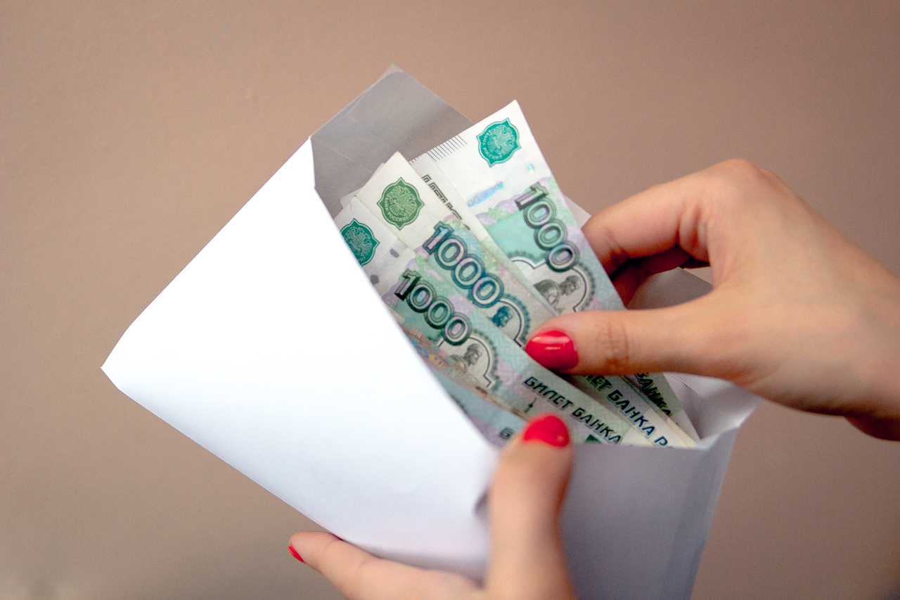 Аферистка в Кузбассе обманула 10-летнюю девочку для кражи 200 000 рублей у ее мамы