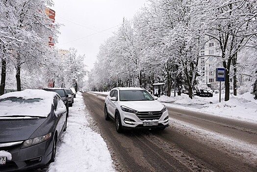Автомобилистам Москвы напомнили, как выйти из снежного заноса