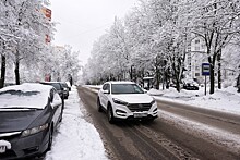 Автомобилистам Москвы напомнили, как выйти из снежного заноса