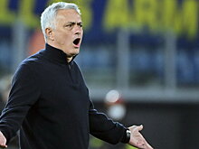 «Рома» проиграла аутсайдеру Серии А, Моуринью получил красную карточку за споры с арбитром