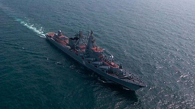 Ракетный крейсер «Варяг» вернулся во Владивосток, преодолев 11 тысяч морских миль