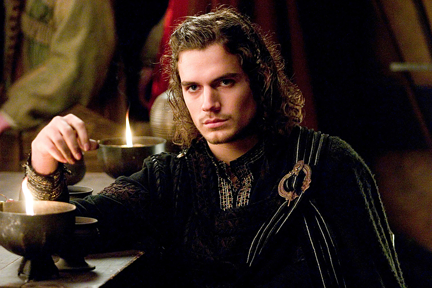 Генри очень тяжело переживал разлуку с семьей. В первые месяцы пребывания в интернате он часто плакал и просился домой. Генри нашел отдушину в еде и очень быстро стал поправляться. Сверстники его дразнили, придумывали дурацкие прозвища. Девушки Генри не замечали. Он переживал. Но нашел в себе смелость и записался в драмкружок. Генри легко справлялся с главными ролями в постановках, играл героев мифов античной эпохи и воплощал на сцене образы из пьес Шекспира.