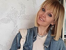 Певица Валерия поделилась трогательными снимками с новорожденной внучкой