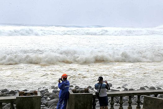 Супертайфун парализовал Филиппины и стал угрозой для Китая