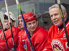 «В России хоккей – национальный вид спорта». Фетисов после матча «Легенд хоккея» против любителей из Чехова