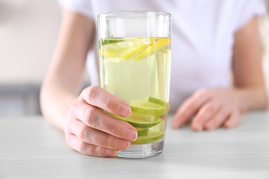 Зачем пить воду с лимоном каждый день