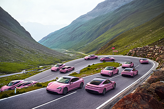 Как мог бы выглядеть мир, в котором все ездят на розовых Porsche Taycan