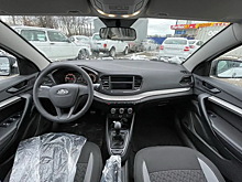 Дилер Lada пожаловался на провал продаж упрощенных Vesta NG