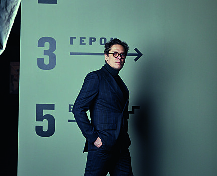 Как архитектор Антон Горланов сделал дизайн блокбастера «Дейнека/Самохвалов» в Манеже