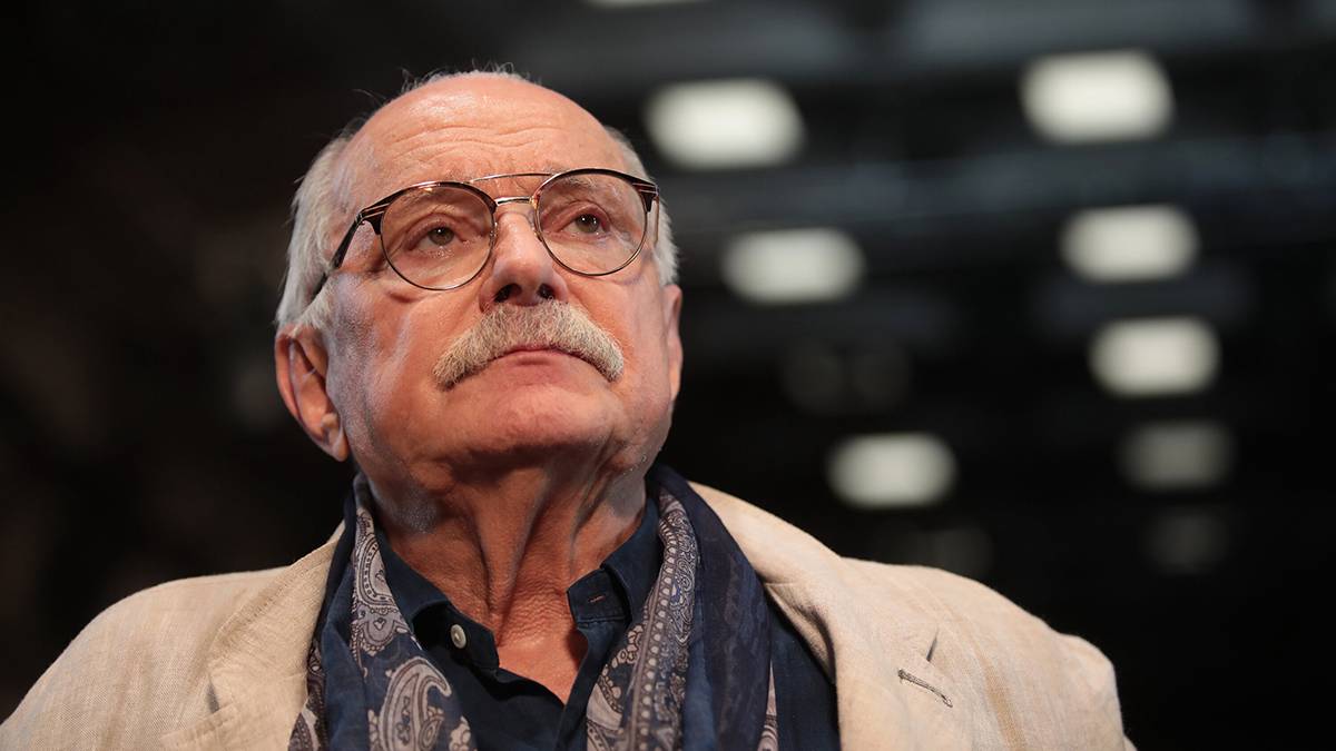 Никита Михалков призвал не превращать опохмеление в новую волну застолья