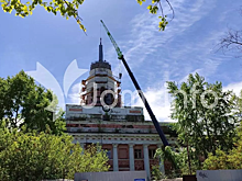 Новую колонну установили на башню оружейного завода в Ижевске