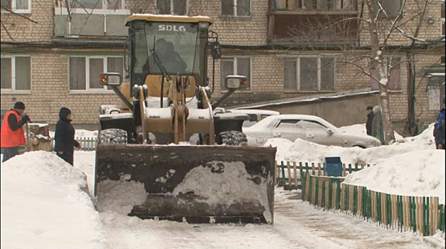 Специалисты Госжилинспекции проверили качество уборки снега и наледи в Жигулевске