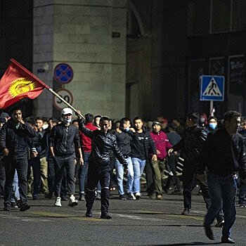 В Киргизии протестующие пытались штурмовать финансовую полицию