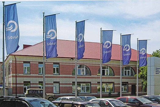 Картонная лодка Лаврентьевых – курс на крушение?