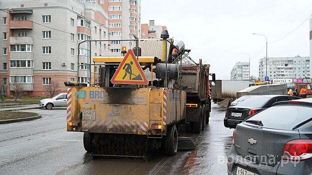 Автомобилистов Вологды просят убрать припаркованные машины с улиц Малой Сибирской, Лаврова и Северной