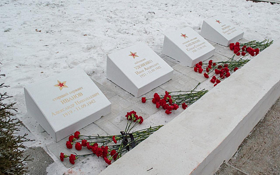 В Рязани открыли памятные плиты экипажу разбившегося в 1942 году самолёта