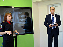 В Магадане полицейские и общественники рассказали старшеклассникам о социальных последствиях потребления наркотиков