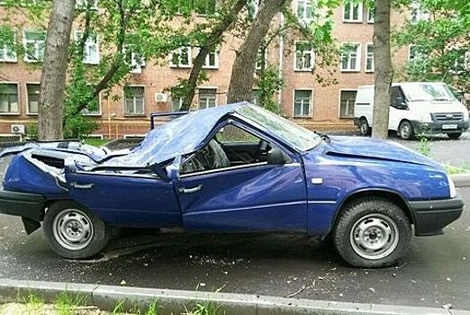 Ураган в Москве уничтожил «Иж Оду» почти без пробега