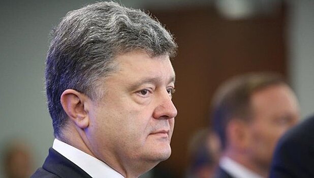 Порошенко попал под обстрел в Донбассе
