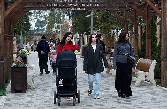 «Одеваются как хотят, только не откровенно». Блогерша описала девушек Дагестана