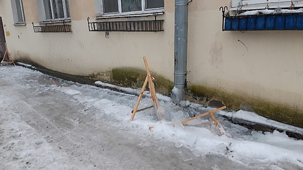 Депутаты: Увольнение чиновников не связано с уборкой снега в Петербурге