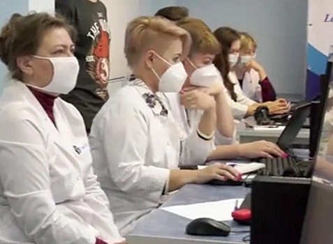 Жителей Красноармейского района консультируют врачи областных больниц