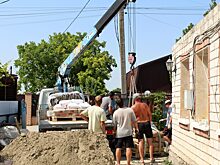 В Анапе депутат и другие добрые люди помогли погорельцам в ремонте дома