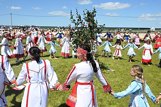 Открытки на Красную горку: 10 красивых картинок с поздравлениями
