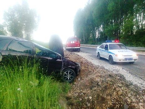 В Болховском районе иномарка улетела в кювет