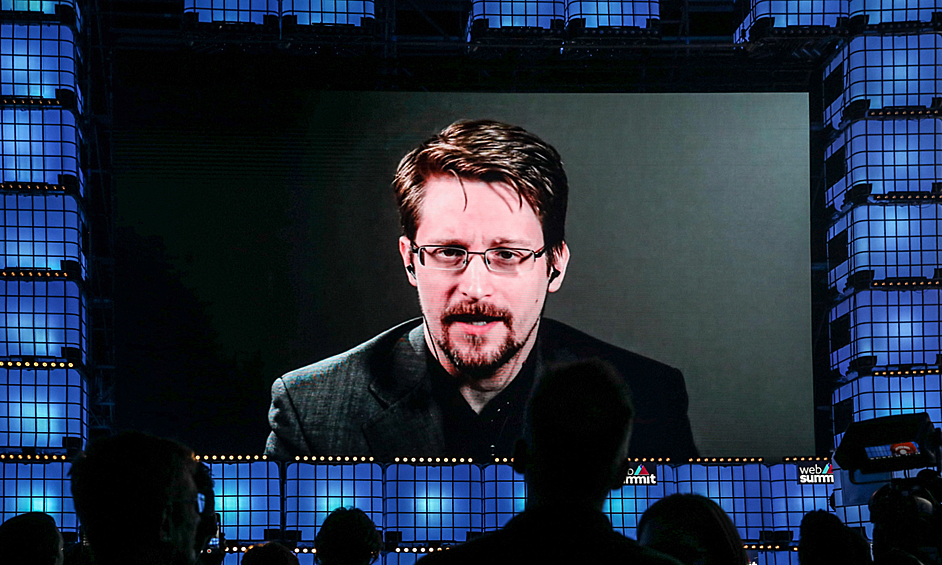 Бывший сотрудник ЦРУ и АНБ США Эдвард Сноуден во время выступления по видеосвязи на ежегодной международной IT-конференции Web Summit, 2019 год