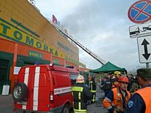 Пожар на территории торгового центра в СВАО тушили почти шесть часов
