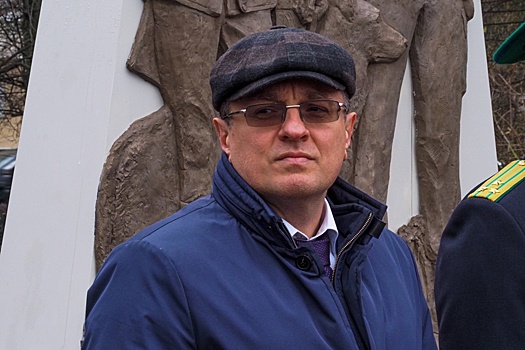 Дмитрий денисов фото Денисов отправил управляющие компании на рынок торговать трусами - Рамблер/финан
