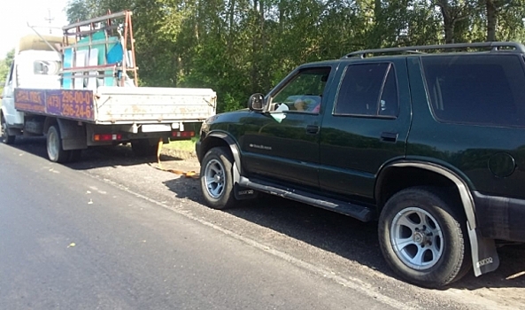 В Воронежской области водитель сломавшегося авто с женой и ребенком 2 часа просил помощи на дороге