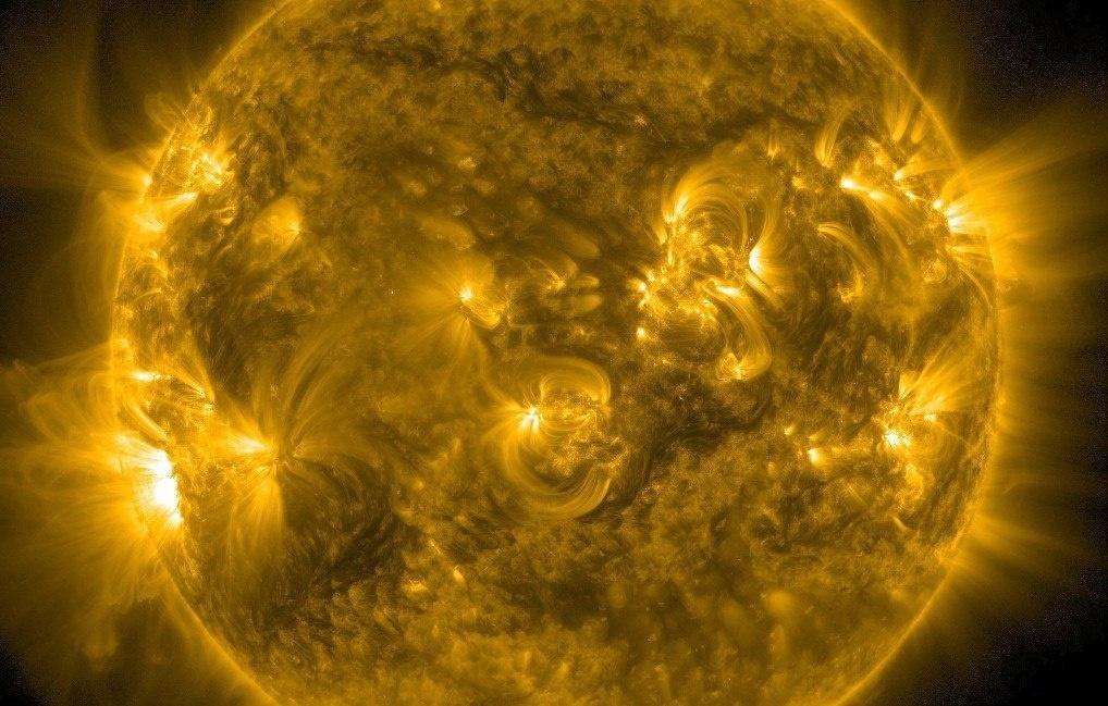На Солнце произошли три сильные вспышки класса М