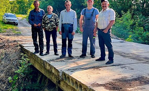 В Курской области фермер сам построил мост и решил проблему бездорожья