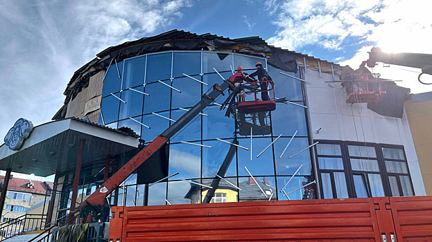 В Салехарде завершили строительство новой площади у Ледового дворца. ФОТО