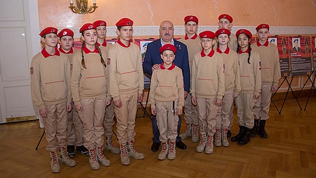В Центральном доме Юнармии открылась выставка о подвиге псковских десантников