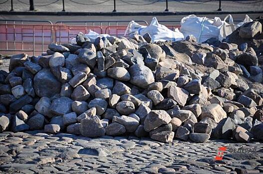 Мэрия Екатеринбурга и крупный инвестор поспорили из-за перекрытой улицы