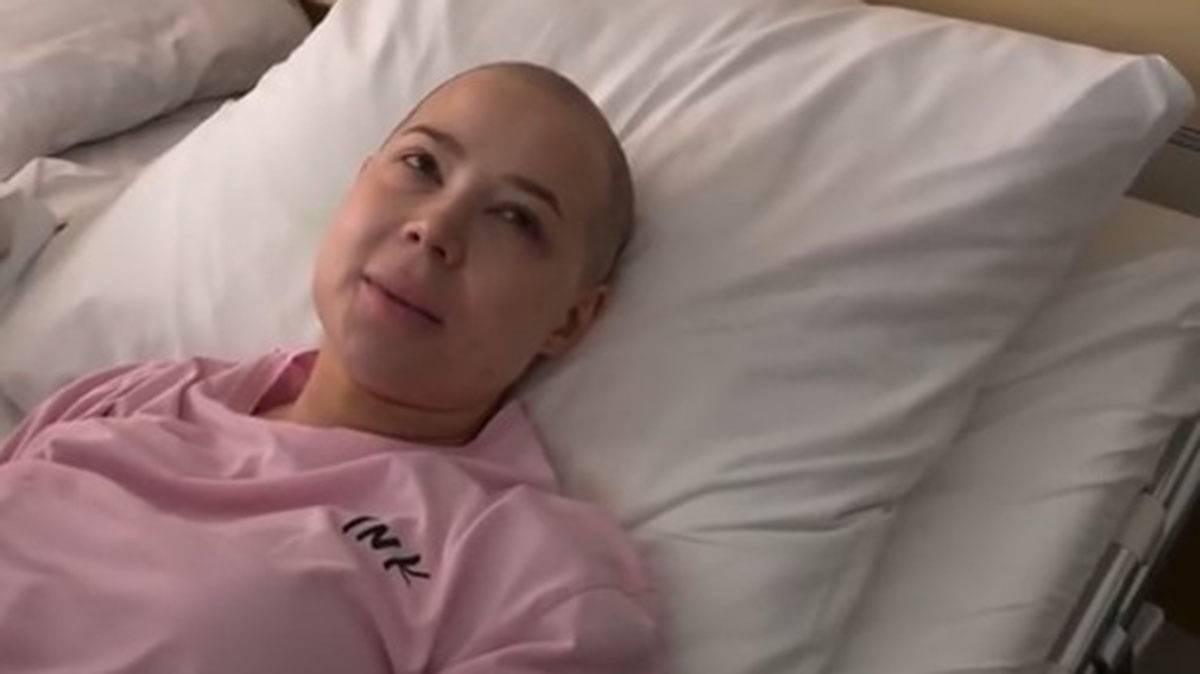 В Интернете появились кадры онкобольной Лерчек во время химиотерапии